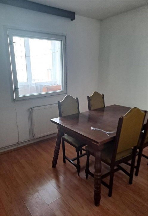  Apartament 4 camere decomandat in zona  Astra