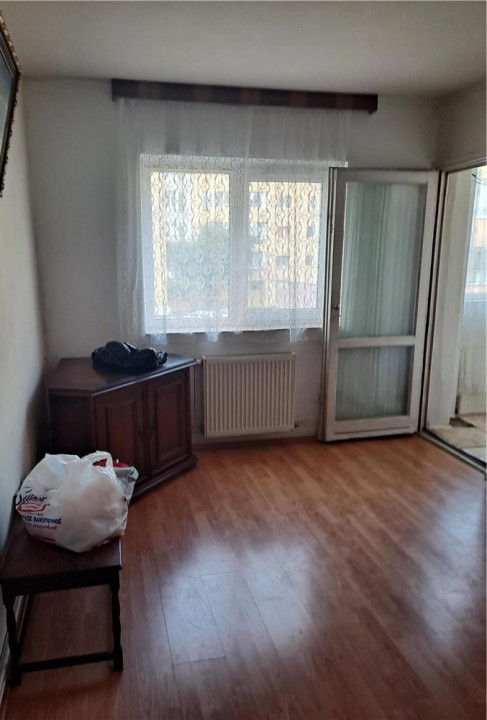  Apartament 4 camere decomandat in zona  Astra