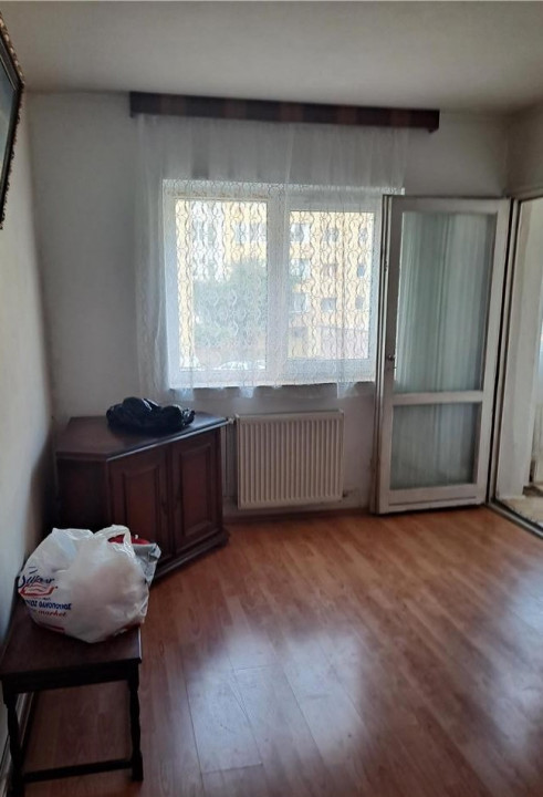  Apartament 4 camere decomandat in zona  Astra