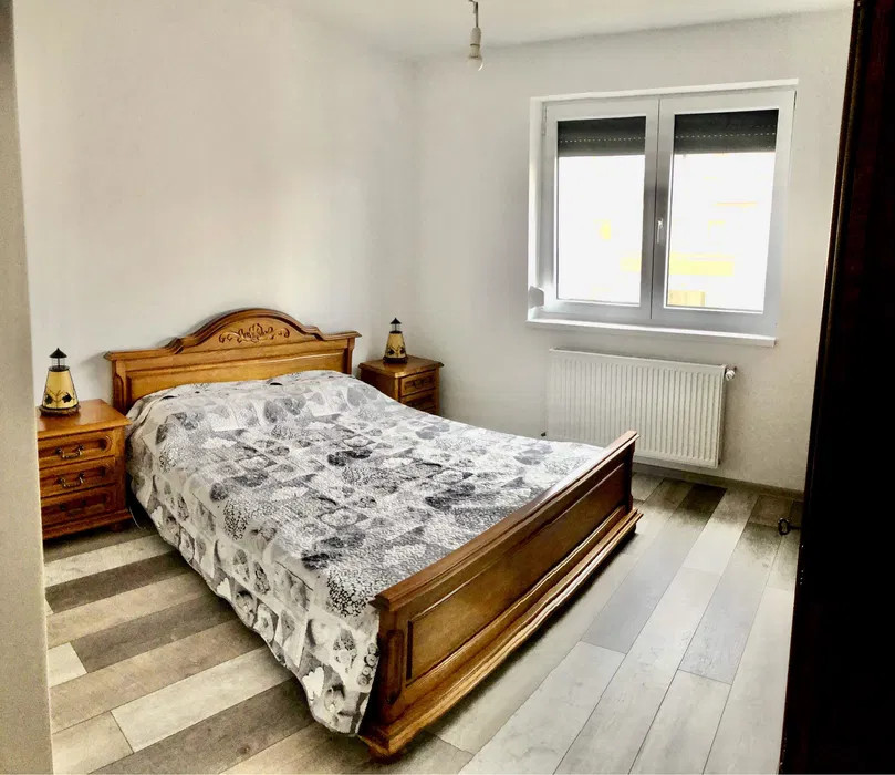 Apartament 3 camere  Zona Tractorul