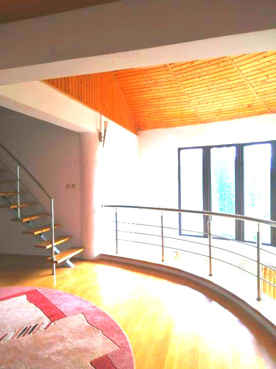 CASA DEOSEBITA  HARMAN 