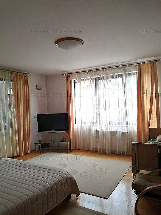 CASA DEOSEBITA  HARMAN 