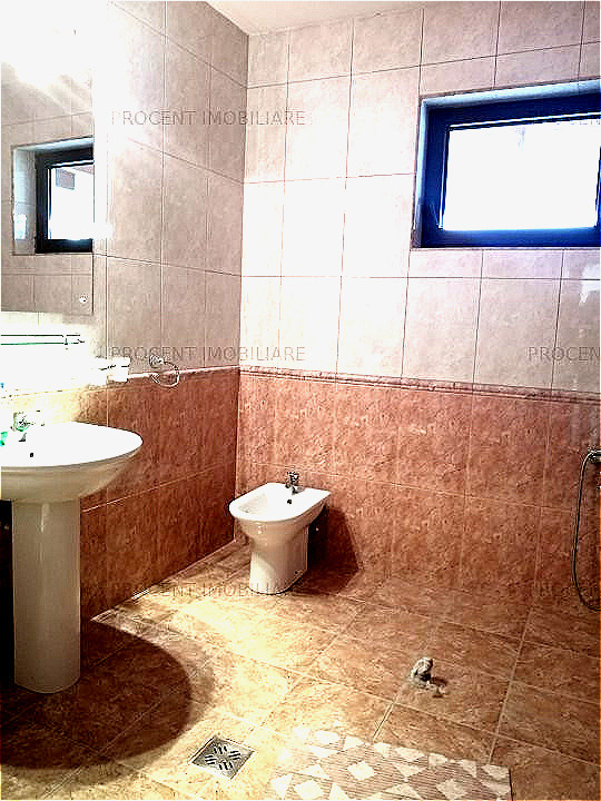 CASA DEOSEBITA  HARMAN 