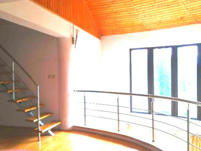 CASA DEOSEBITA  HARMAN 