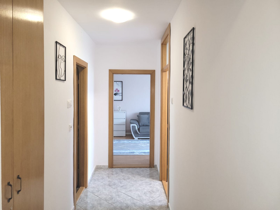 Închiriere apartament 2 camere, zona Centrul Civic, strada Toamnei, 