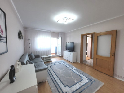 Închiriere apartament 2 camere, zona Centrul Civic, strada Toamnei, 