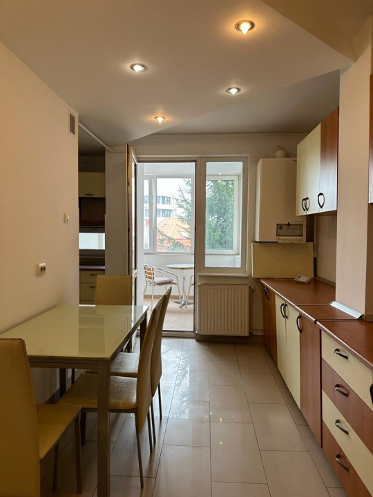 Apartament cu 4 camere Centrul Civic