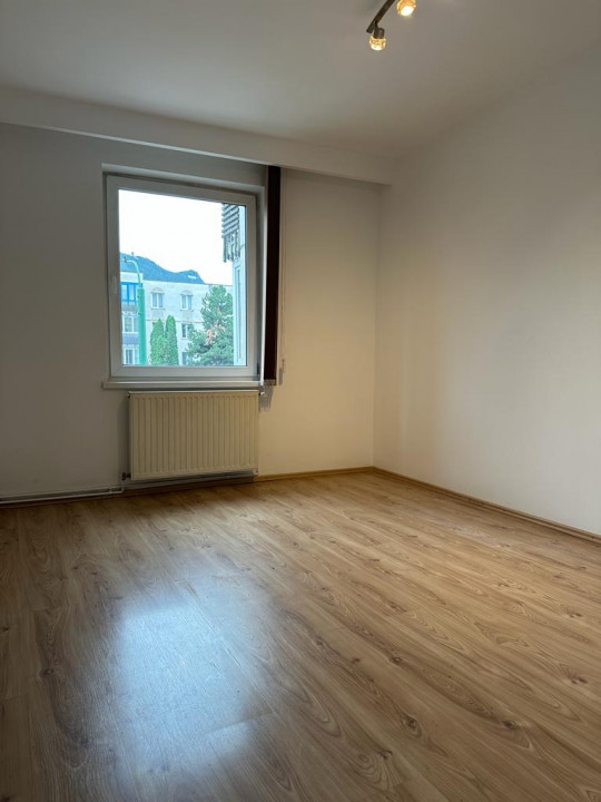 Apartament cu 4 camere Centrul Civic