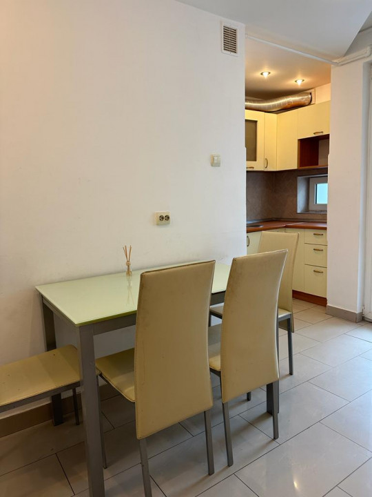 Apartament cu 4 camere Centrul Civic