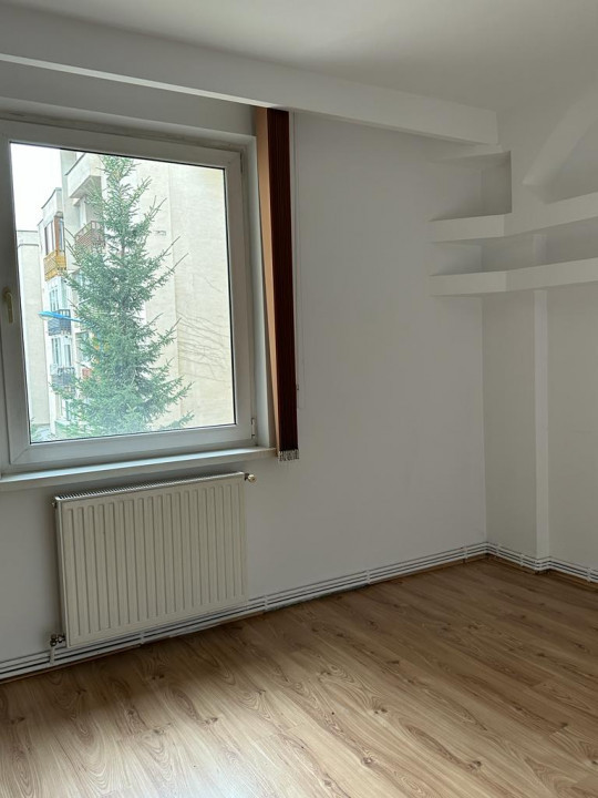 Apartament cu 4 camere Centrul Civic