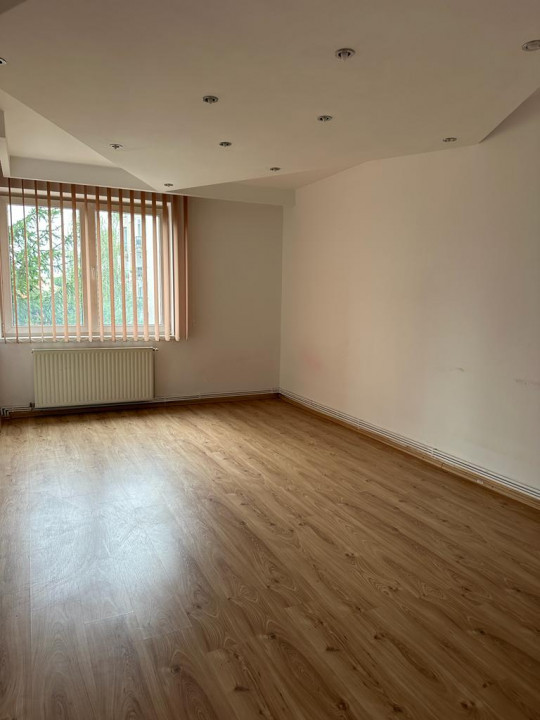 Apartament cu 4 camere Centrul Civic