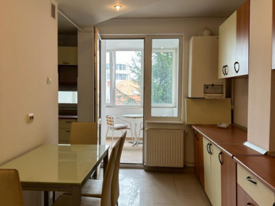 Apartament cu 4 camere Centrul Civic