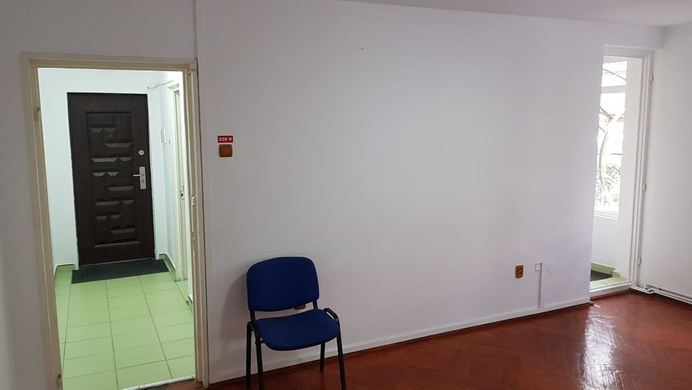 Apartament 3 camere cu intrare din strada parter