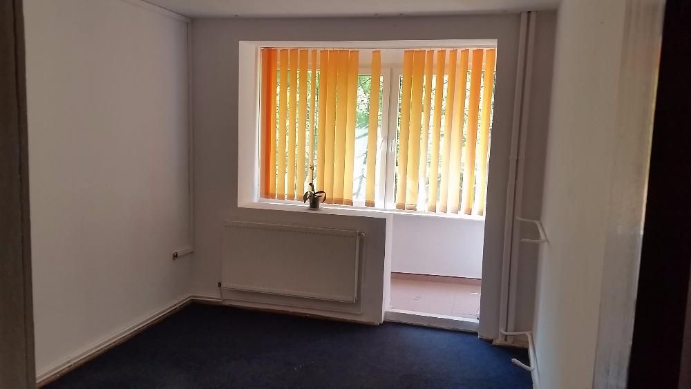 Apartament 3 camere cu intrare din strada parter