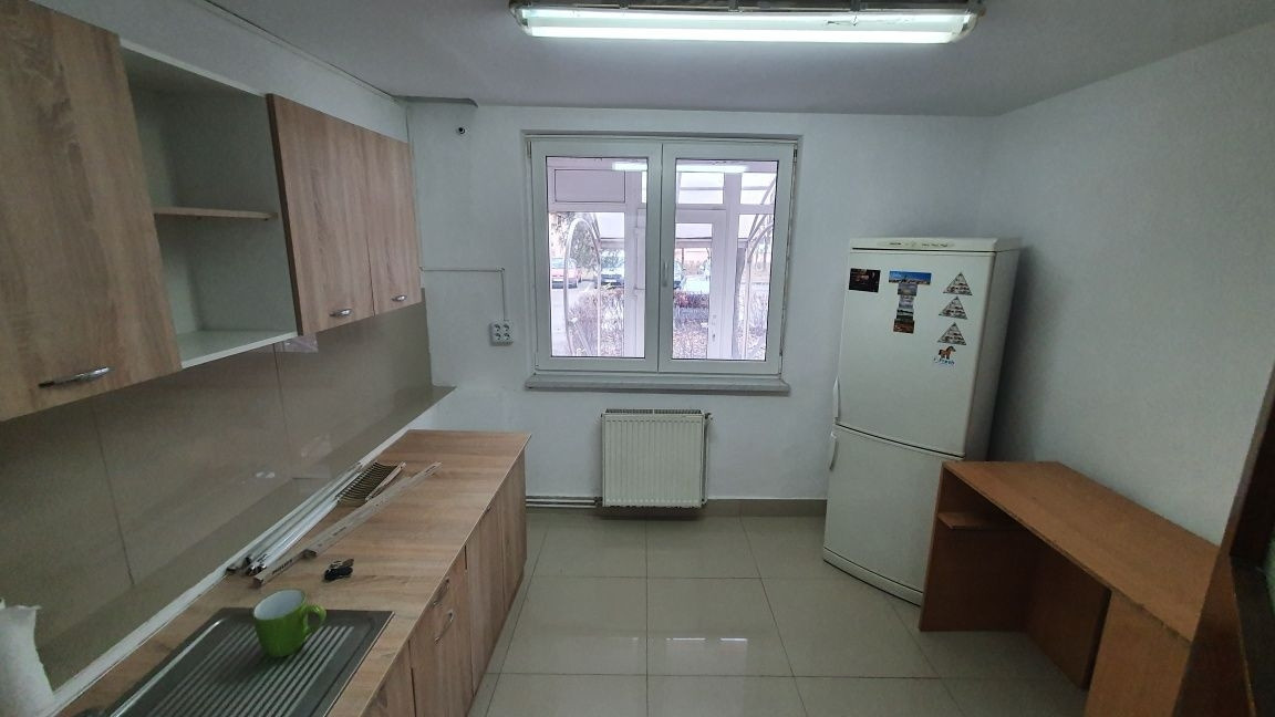 Apartament 3 camere cu intrare din strada parter