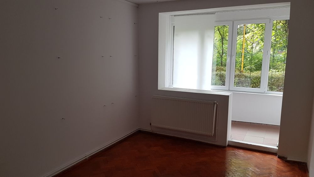 Apartament 3 camere cu intrare din strada parter