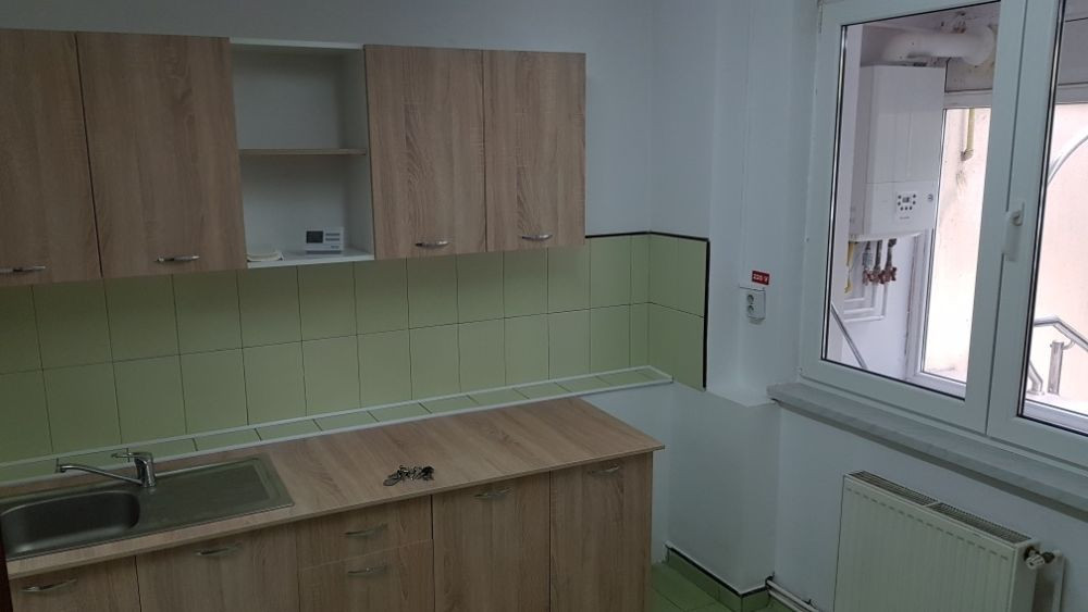 Apartament 3 camere cu intrare din strada parter