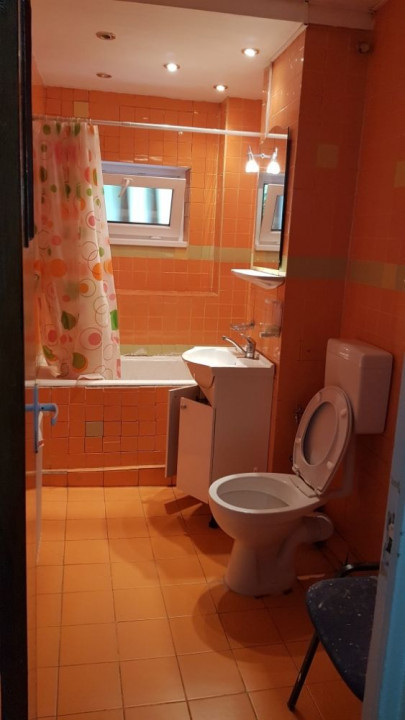 Apartament 3 camere cu intrare din strada parter