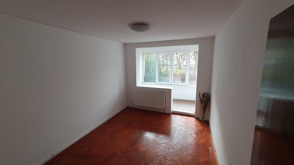 Apartament 3 camere cu intrare din strada parter