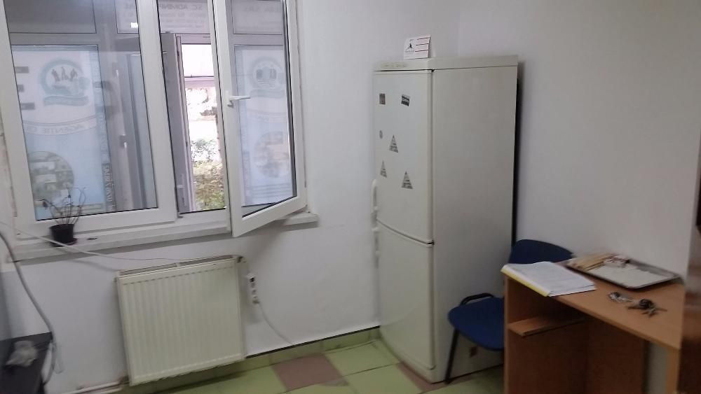 Apartament 3 camere cu intrare din strada parter