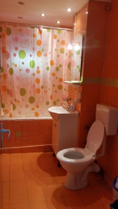 Apartament 3 camere cu intrare din strada parter