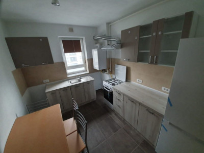 Inchiriez apartament 2 camere zona Coresi brasov