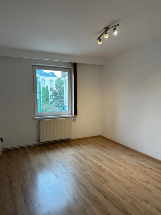 Apartament 4 camere, zona Centru Civic