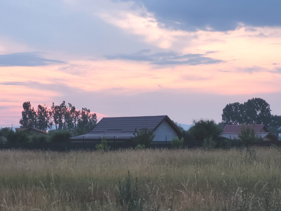 Teren între case Harman