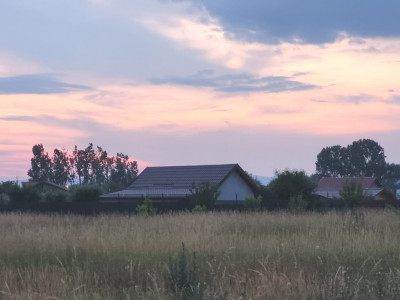 Teren între case Harman