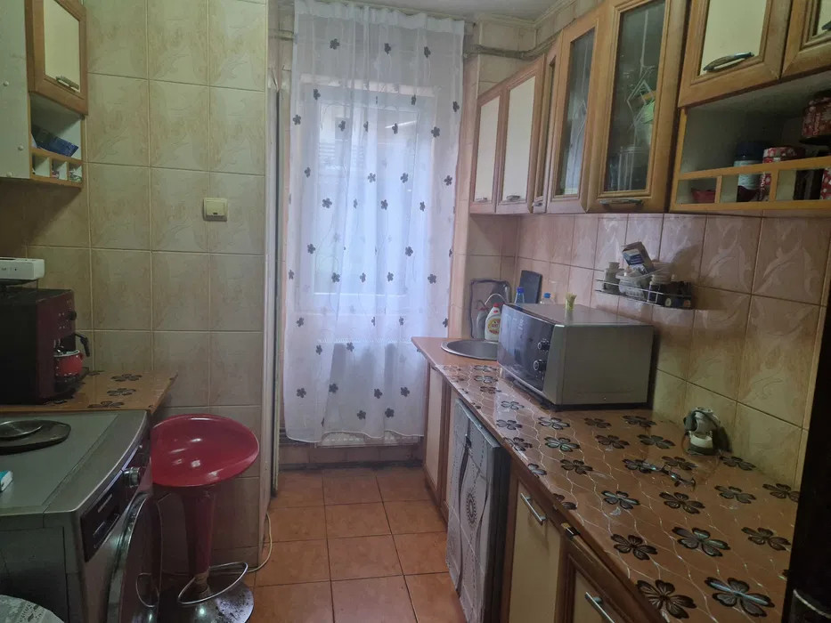 Apartament 3 camere(utilat-mobilat), situat in zona Astra.