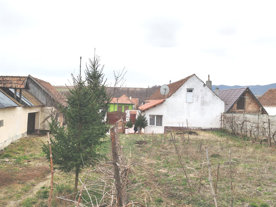 Casă săsească cu 4 camere si anexe situă in inima Transilvaniei