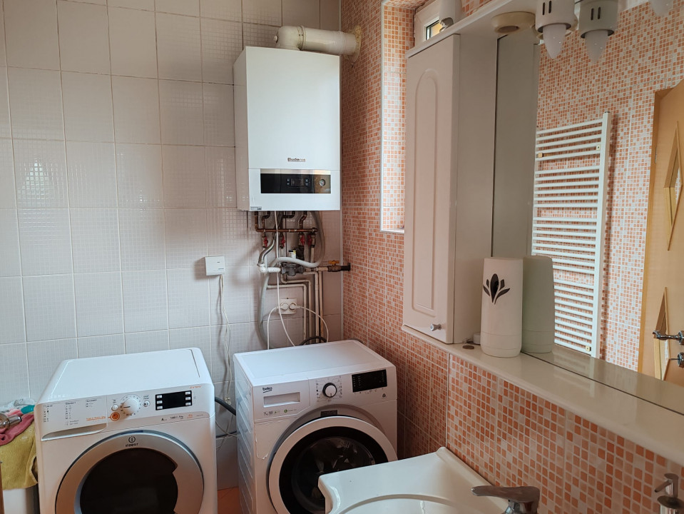 Casa 7 camere, 4 grupuri sanitare, curte si grădină