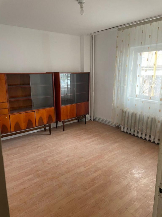 Apartament 4 camere, zona Astra