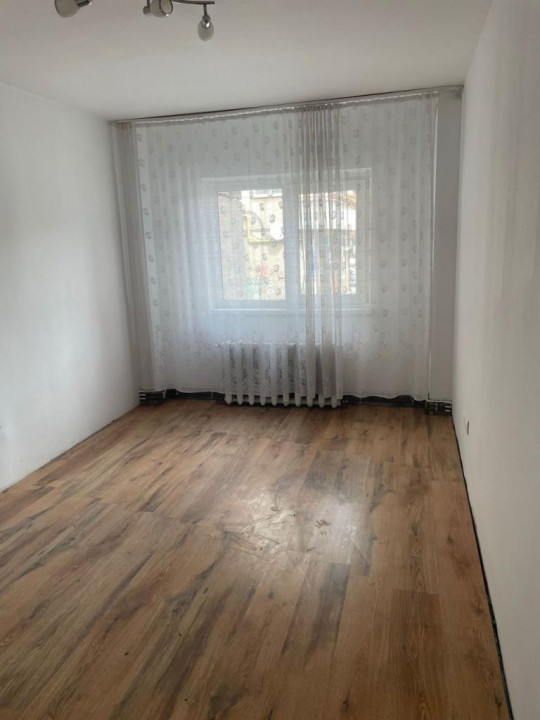 Apartament 4 camere, zona Astra