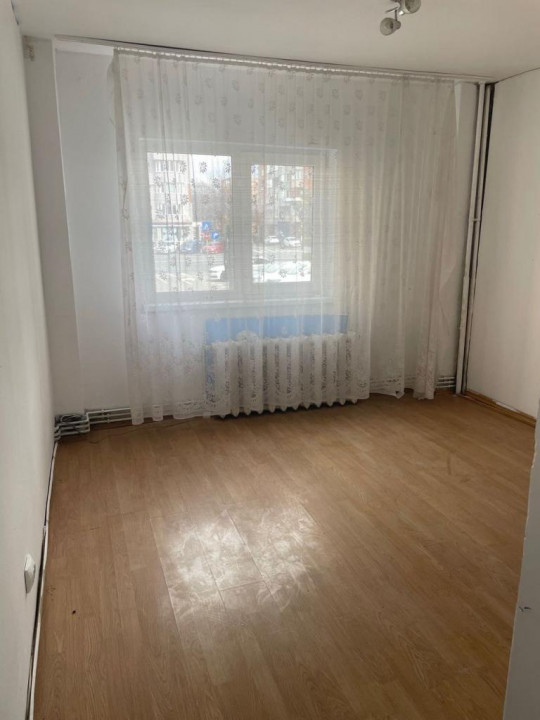 Apartament 4 camere, zona Astra