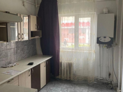 Apartament 4 camere, zona Astra