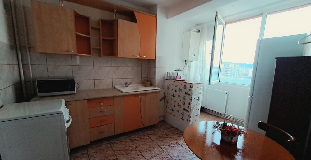 Apartament 2 camere (utilat-mobilat) zona Astra.