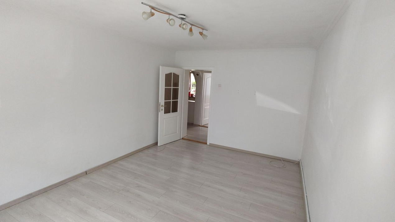 Apartament 3 camere , situat în zona Astra.