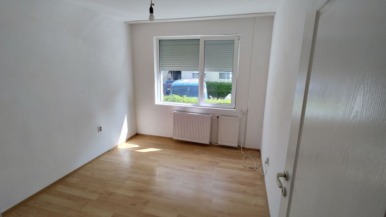 Apartament 3 camere , situat în zona Astra.