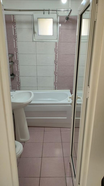 Apartament 3 camere , situat în zona Astra.