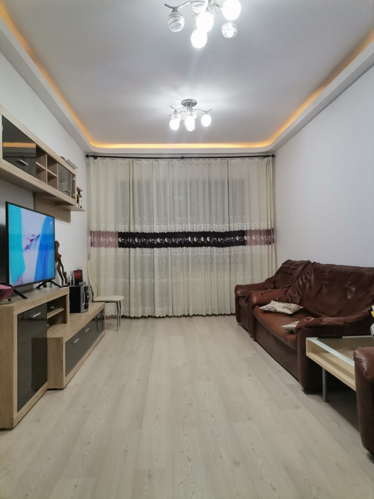 Apartament 3 camere (utilat-mobilat partial ), situat în zona Coresi