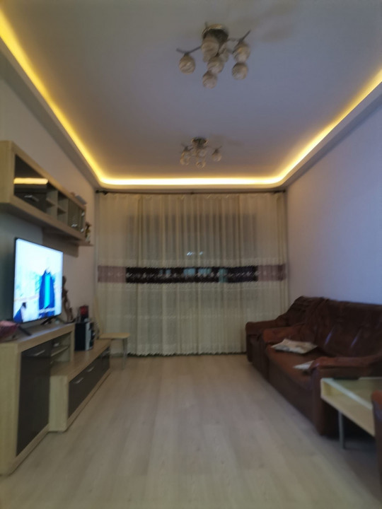 Apartament 3 camere (utilat-mobilat partial ), situat în zona Coresi