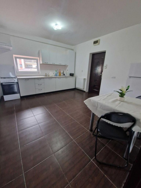 Apartament 2 camere (utilat-mobilat), situat în zona Coresi