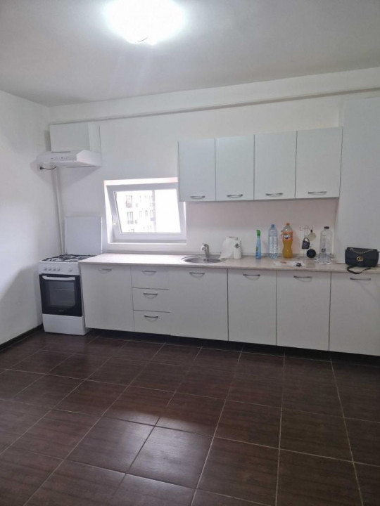 Apartament 2 camere (utilat-mobilat), situat în zona Coresi