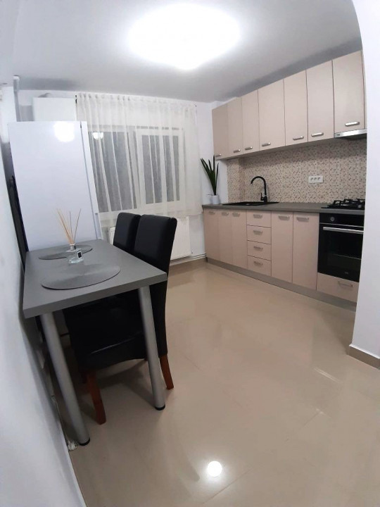 Apartament 2 camere(utilat-mobilat), situat în zona Racadau(B-dul Valea Cetatii)