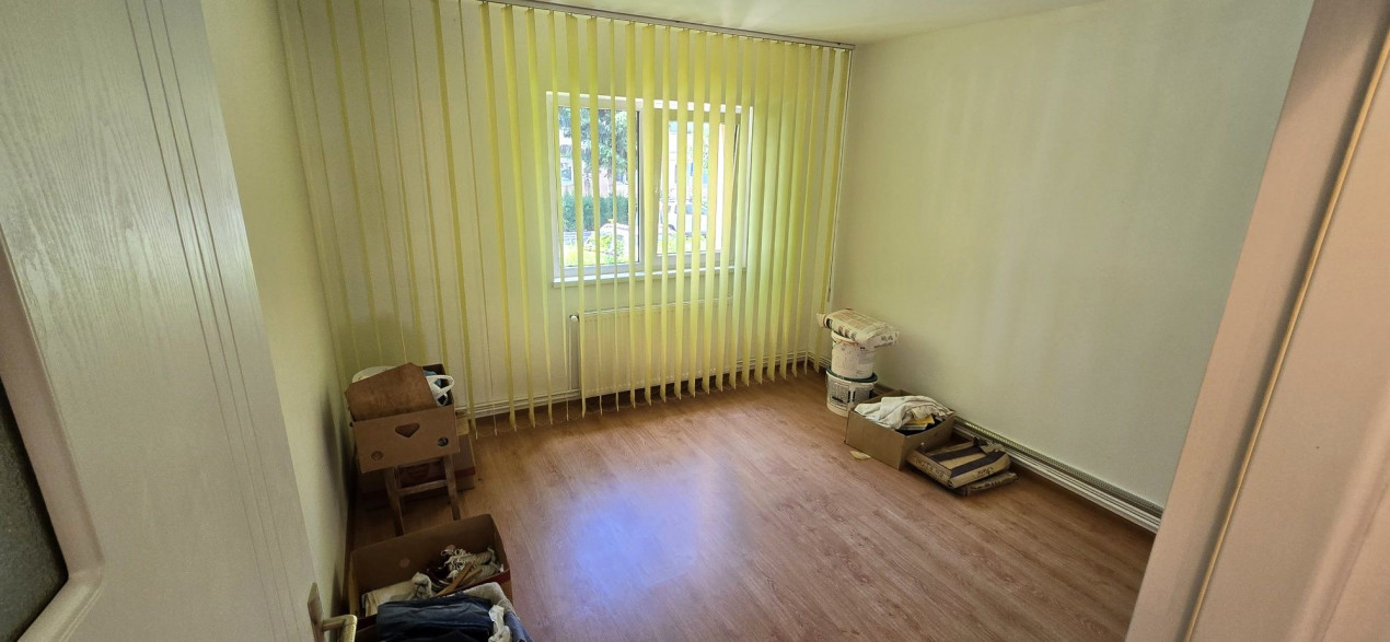 Apartament 2 camere, situat în zona Tractorul