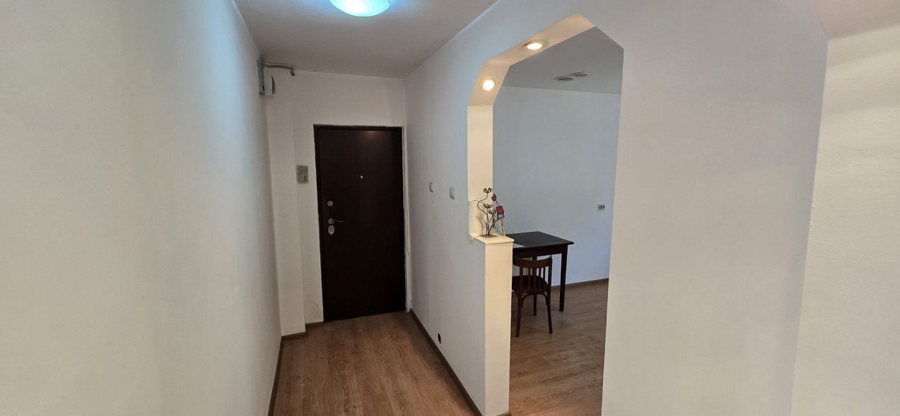 Apartament 2 camere, situat în zona Tractorul