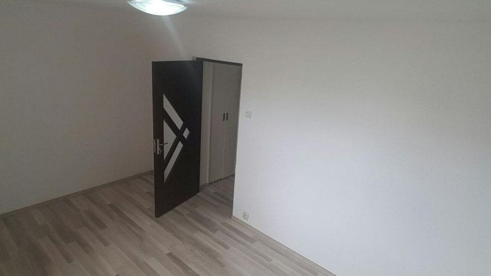 Apartament 2 camere, situat în zona Tractorul