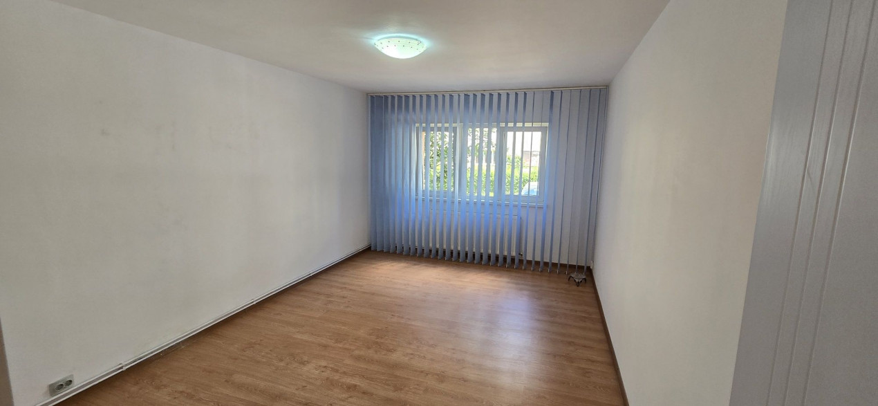 Apartament 2 camere, situat în zona Tractorul