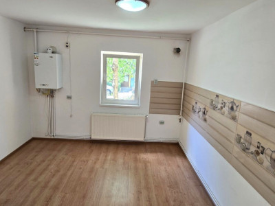 Apartament 2 camere, situat în zona Tractorul